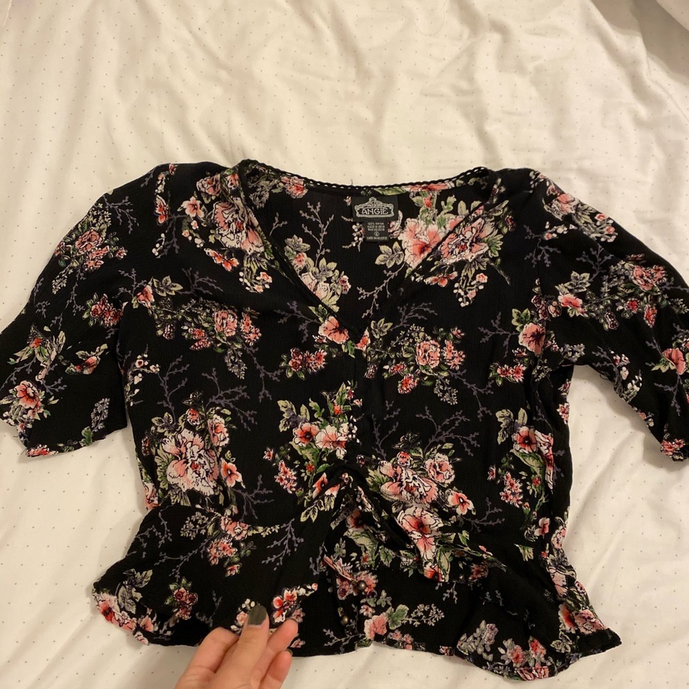 Crop top- goes right above the belly button